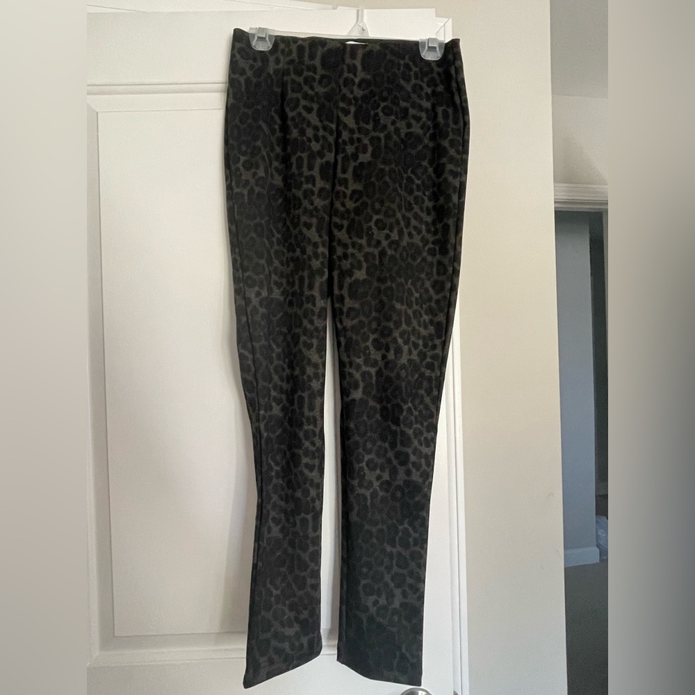 Women’s like new dress pants Calvin Klein size 6 black leopard print